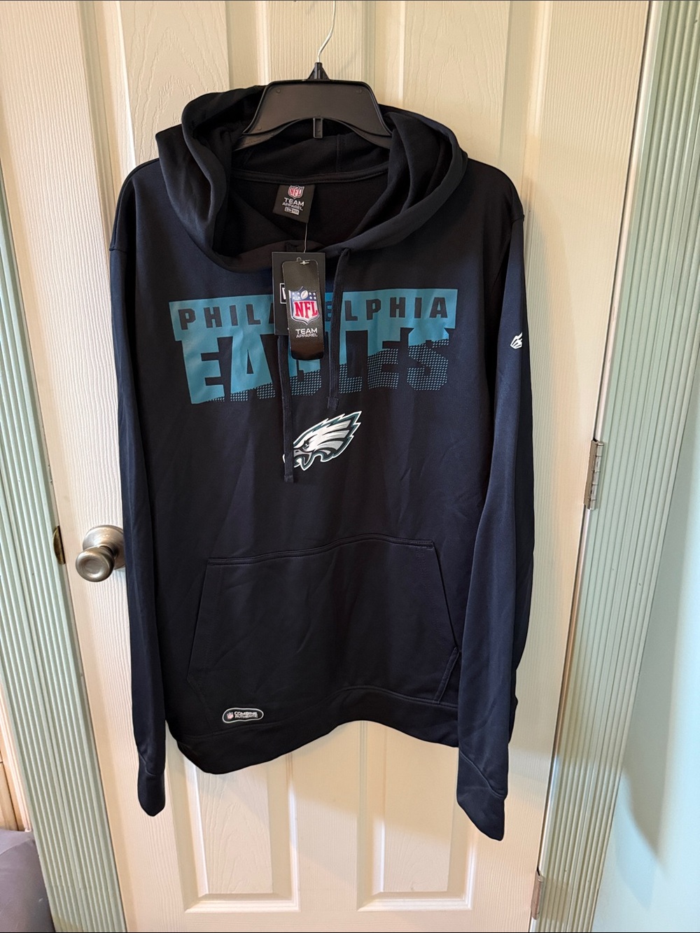 NFL Philadelphia Eagles Men's Black Crewneck Hoodie